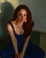 Do Deewane Seher Mein Actress Sandeepa Dhar in a Dark Blue Corset Bustier Top with a Matching Jeans Photos 03