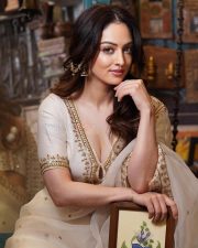 Glowing Sandeepa Dhar in an Off White Ivory Pure Crepe Saree with a Matching Gold Embroidered Blouse Pictures 02
