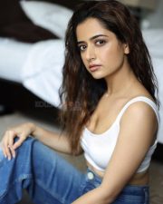 Gorgeous Queen Ashika Ranganath in a White Sleeveless Tank Top and Blue Jeans Photos 02