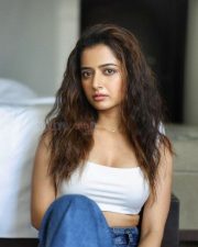 Gorgeous Queen Ashika Ranganath in a White Sleeveless Tank Top and Blue Jeans Photos 03