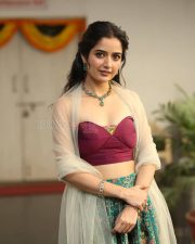 Heroine Ashika Ranganath at Bhartha Mahasayulaku Wignyapthi Interview Pictures 09