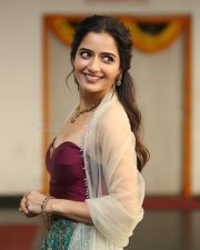 Heroine Ashika Ranganath at Bhartha Mahasayulaku Wignyapthi Interview Pictures 17
