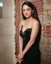 Hot Sandeepa Dhar in a Black Off Shoulder Bodycon Dress at Harpers Bazaar Women of the Year Awards Photos 04