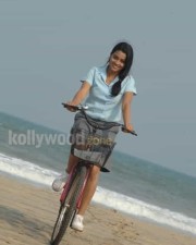 Pon Maalai Pozhuthu Heroine Gayathri Photos