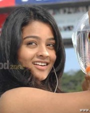 Pon Maalai Pozhuthu Heroine Gayathri Photos