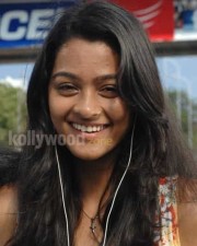 Pon Maalai Pozhuthu Heroine Gayathri Photos
