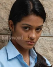 Ponmalai Pozhuthu Movie Heroine Gayathri Photos
