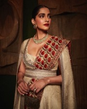 Royal Beauty Sonam Kapoor in a JJ Valaya couture at the grand opening of Nita Mukesh Ambani Cultural Centre NMACC Photos 03