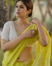 Seducing Shraddha Das in a Saree and White Blouse Shoing Navel Photoshoot Pictures 01