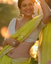 Seducing Shraddha Das in a Saree and White Blouse Shoing Navel Photoshoot Pictures 02