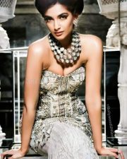 Sonam Kapoor Fashion Pic 01
