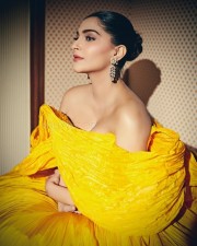 Sonam Kapoor in a Sexy Yellow Gown Photos 03