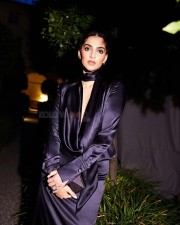 Sultry and Sexy Sonam Kapoor in a Deep Neck Black Gown Photos 01