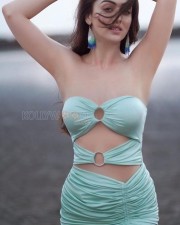 Super Sexy Sandeepa Dhar Picture 01