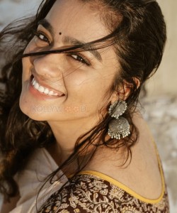 Tamil Actress Gayathrie Shankar Photoshoot Stills