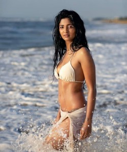 Tamil Actress Keerthi Pandiyan Sexy Bikini Pics