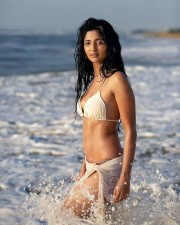 Tamil Actress Keerthi Pandiyan Sexy Bikini Pics