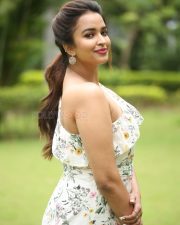 Telugu Actress Pujita Ponnada at Akasa Veedhilo Movie Trailer Launch Photos