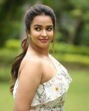 Telugu Actress Pujita Ponnada at Akasa Veedhilo Movie Trailer Launch Photos