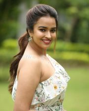Telugu Actress Pujita Ponnada at Akasa Veedhilo Movie Trailer Launch Photos
