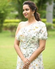 Telugu Actress Pujita Ponnada at Akasa Veedhilo Movie Trailer Launch Photos