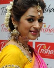Tollywood Actress Shraddha Das Sexy Saree Photos