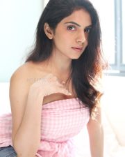 Vetri Kondaan Heroine Misha Narang in a Pink Strapless Peplum Tube Top with a Denim Shorts Photos 01