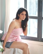 Vetri Kondaan Heroine Misha Narang in a Pink Strapless Peplum Tube Top with a Denim Shorts Photos 02
