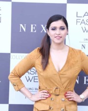 Actress Mannara Chopra Chic Look Pictures 06
