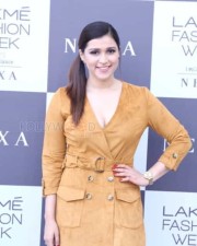Actress Mannara Chopra Chic Look Pictures 07