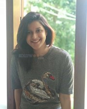 Actress Mannara Chopra Holiday Photos 04
