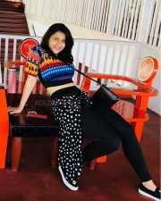 Actress Mannara Chopra Holiday Photos 08