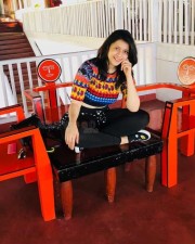 Actress Mannara Chopra Holiday Photos 09