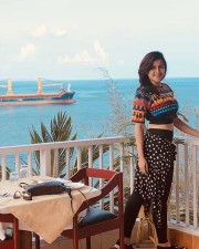 Actress Mannara Chopra Holiday Photos 10