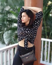 Actress Mannara Chopra Holiday Photos 14