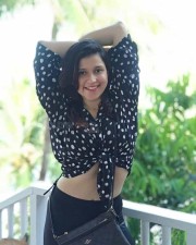Actress Mannara Chopra Holiday Photos 15