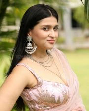Actress Mannara Chopra at Tiragabadara Saami Teaser Launch Pictures 17