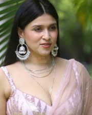 Actress Mannara Chopra at Tiragabadara Saami Teaser Launch Pictures 50