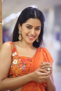 Actress Mirnalini Ravi at Enemy Movie Pre Release Event Pictures 25