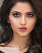Actress Shirin Kanchwala Photoshoot Pics 08