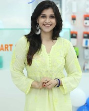 Bollywood Actress Mannara Chopra Inaugurated 55Th Cellbay Multi Brand Mobile Store At Beeramguda Photos 02