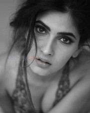Gorgeous Model Karishma Sharma Photos 01