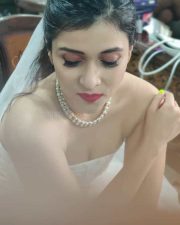 Mannara Chopra Gorgeous In Neon Nails Photos 04