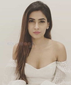 Ragini Mms Returns Heroine Karishma Sharma Sexy Photos 22