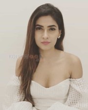 Ragini Mms Returns Heroine Karishma Sharma Sexy Photos 22