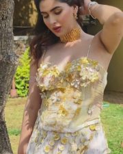 Sexy Karishma Sharma Door Magazine Photoshoot Pictures 06