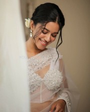 Tamil Actress Mirnalini Ravi Alluring Saree Photos 05