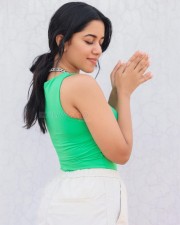 Tamil Actress Mirnalini Ravi in Green Sleeveless Top Pictures 05