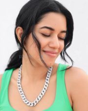Tamil Actress Mirnalini Ravi in Green Sleeveless Top Pictures 07