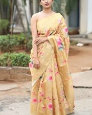 Actress Bhavana Vazhapandal at Mayalo Movie Press Meet Pictures 12